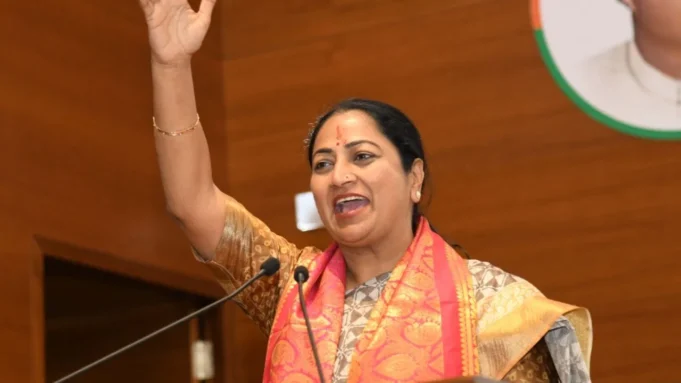 चुनावी वादों का क्या होगा? CM रेखा का बड़ा बयान, 2500 रुपये पर भी दी सफाई