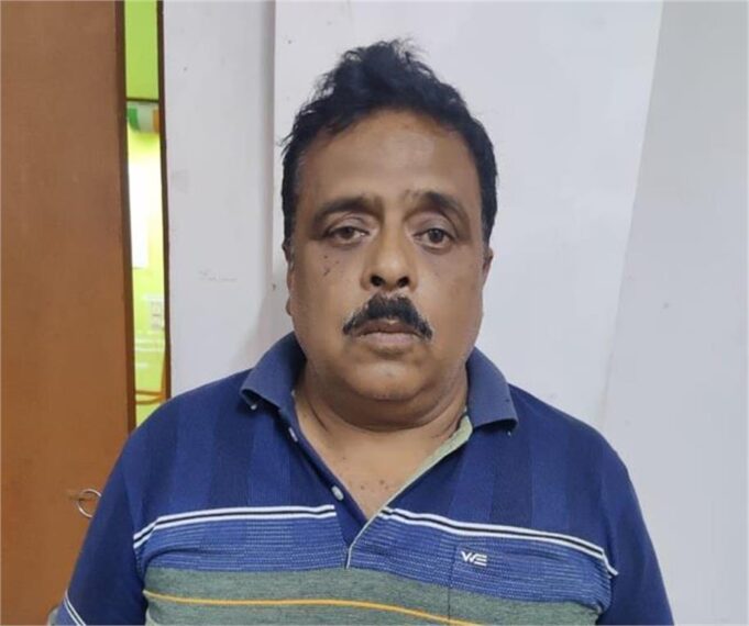 मनी लॉन्ड्रिंग का डर दिखाकर डिजिटल अरेस्ट करने वाला फर्जी पुलिसकर्मी गिरफ्तार