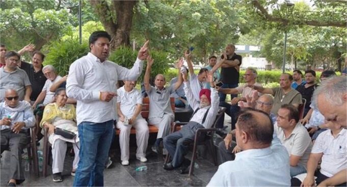 अंसल एसेंसिया में RWA और स्थानीय निवासियों के विवाद ने पकड़ा तूल, एक सप्ताह का अल्टीमेटमअंसल एसेंसिया में RWA और स्थानीय निवासियों के विवाद ने पकड़ा तूल, एक सप्ताह का अल्टीमेटम