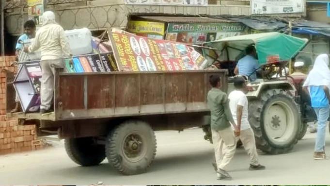 Sonipat में मुख्य चौराहों और सड़कों से हटाए होर्डिंग… पूरे शहर में मचा हड़कंप; दी सख्त चेतावनी