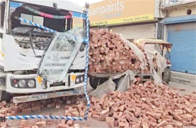 करनाल में सड़क हादसा, डंपर ने ट्रैक्टर-ट्रॉली को मारी टक्कर, एक की मौत, तीन घायल