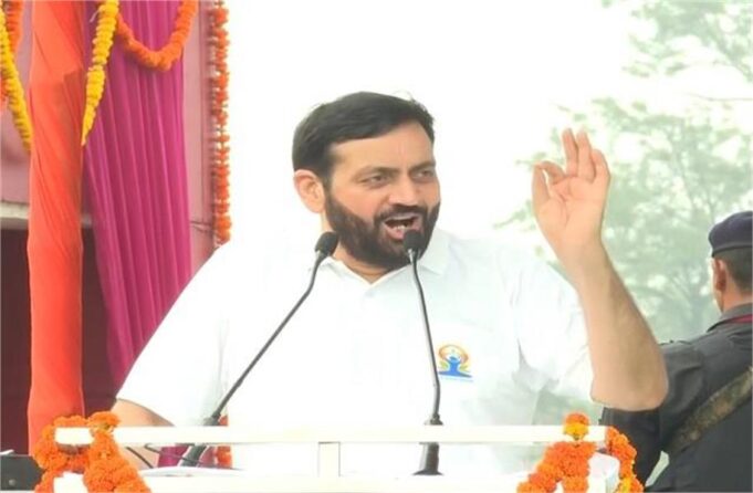 कुरुक्षेत्र में बाबा रामदेव-CM ने किया योग, सैनी बोले- प्रदेश में इस साल 100 और व्यायामशालाएं खोली जाएगी