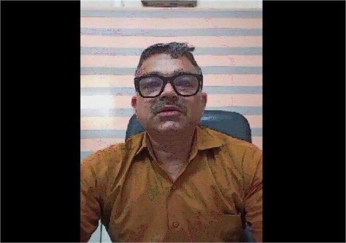 Social Media पर वायरल हो रहा ये अटपटा Video, क्या आपने भी देखा? पुलिस ने बताई इसकी सच्चाई…