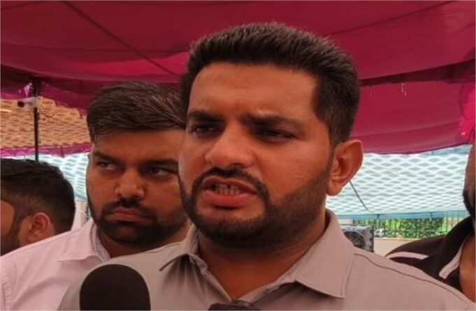 ‘VC की तानाशाही और गलत नीतियों के कारण छात्रों में डर का माहौल’, धरने पर पहुंचकर HAU प्रशासन पर गरजे जस्सी पेटवाड़