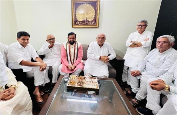 भूपेंद्र सिंह हुड्डा की भाभी की श्रद्धांजलि सभा, सीएम सैनी समेत पहुंचे कई नेता ने जताया शोक