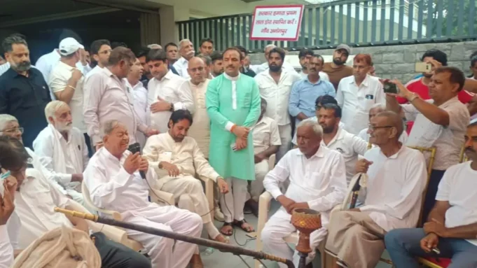 फरीदाबाद के अनंगपुर गांव को लाल डोरा में शामिल करने की मांग को लेकर हुई महापंचायत, कई गांव के लोगों ने दिया समर्थन