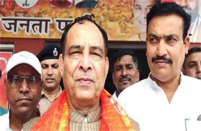 सोनीपत में मोहनलाल बडोली का अभय चौटाला पर हमला, कहा- वो जानते हैं लुटेरे कैसे काम करते हैं