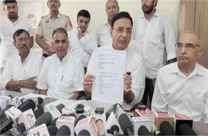 HPSC भर्ती पर सुरजेवाला का बड़ा दावा- बिहार से कॉपी हुए सवाल, पेपरों की टूटी मिली सील