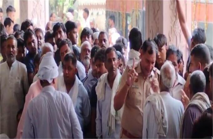 होडल में लक्ष्मी नारायण मंदिर पर सैकड़ों लोगों ने बोला धावा, चंदे का पैसा लूटने व मारपीट का आरोप