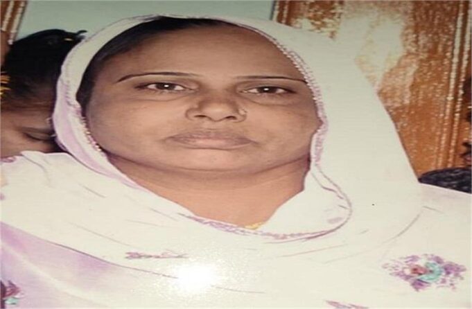 शिवलिंग पर जल चढ़ा रही थी महिला, तभी सांप ने डसा, मौत