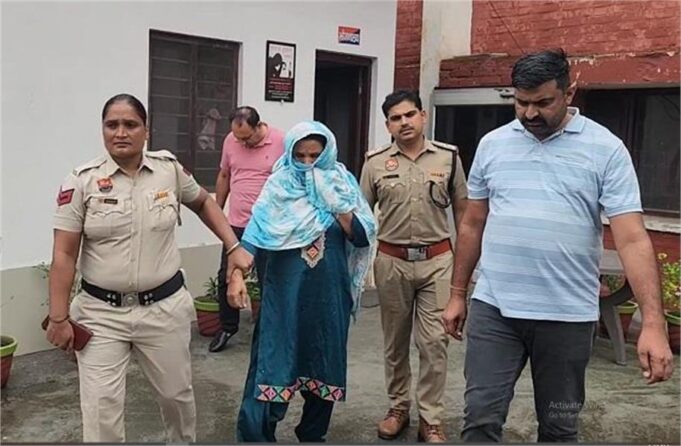 2 साल से बेटे के साथ ये काम कर रही थी महिला…पुलिस को नहीं थी खबर, अब घर में की Raid तो उड़े होश