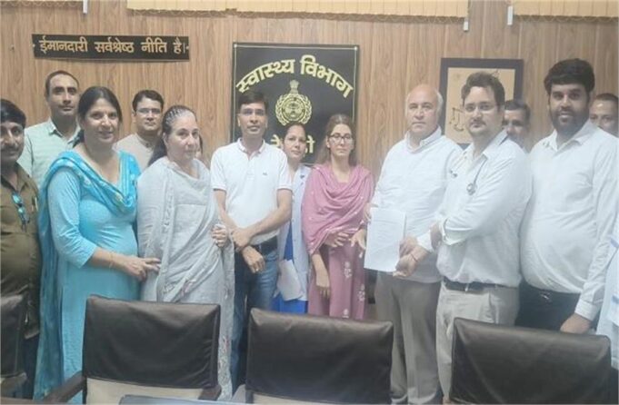 “जियो फेसिंग ऐप” के खिलाफ ने स्वास्थ्य कर्मियों खोला मोर्चा, एक घंटे की हड़ताल के बाद दी आंदोलन की चेतावनी