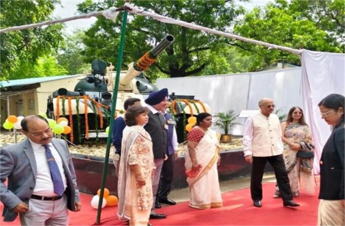 स्वतंत्रता दिवस पर AFT में झंडारोहण, शौर्य प्रतीक टैंक का किया अनावरण