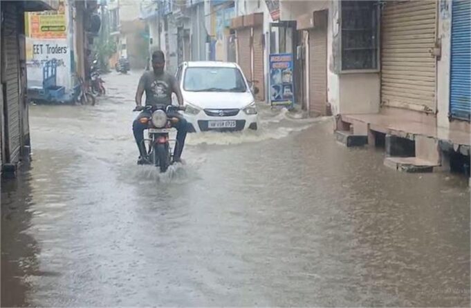अंबाला में हो रही बारिश ने लोगों का जीना किया मुहाल, प्रशासन नहीं ले रहा सुध