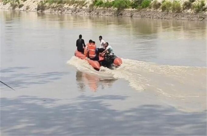 मंदिर में माथा टेकने गई महिला यमुना में बही, SDRF और गोताखारों का सर्च अभियान जारी
