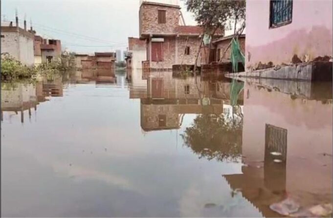 फरीदाबाद के बसंतपुर में यमुना का कहर, 50,000 क्यूसेक पानी 50 से अधिक घर जलमग्न