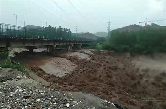 खतरे के निशान के करीब पहुंचा घग्गर नदी का जलस्तर, प्रशासन ने Number जारी कर लोगों को दी ये सलाह