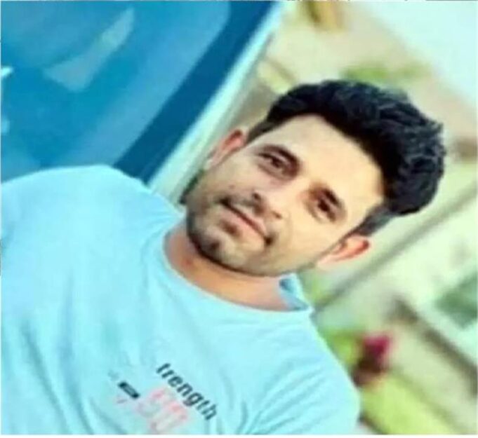 अमरीका में मरे संदीप को 12 दिन बाद गांव की मिट्टी हुई नसीब, 15 लाख रुपए खर्च कर घर आया बेटे का शव