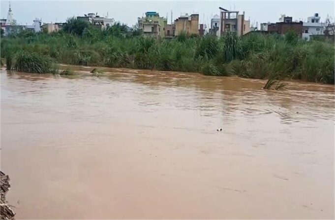 अंबाला में टांगरी नदी में बढ़ा जलस्तर, दो साल पुरानी तबाही की यादें फिर ताजा