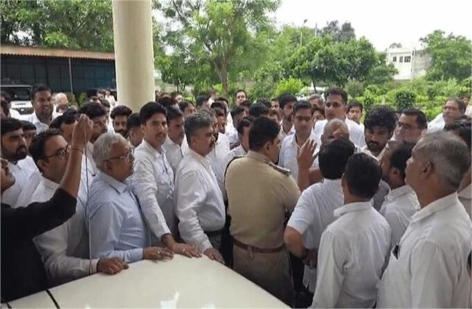 गोहाना में SHO समेत 15 पुलिसकर्मियों पर केस, वकीलों के साथ मारपीट का था आरोप