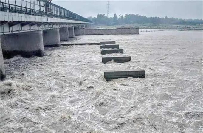 ओखला बैराज से यमुना में छोड़ा गया 27 हजार क्यूसिक पानी, फरीदाबाद में अलर्ट जारी