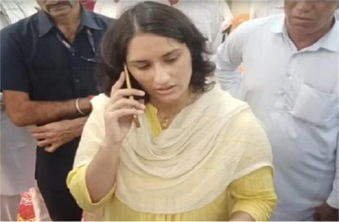 विनेश फोगाट ने SHO को लगाया फोन, बोला- तू कौन बोल रही है, कांग्रेस MLA ने कही ये बात