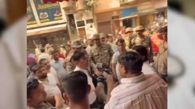 ‘पहले परमिशन दिखाओ, फिर चलाओ’… बुलडोजर लेकर पहुंचे अधिकारी, कांग्रेस नेता से हो गई बहस