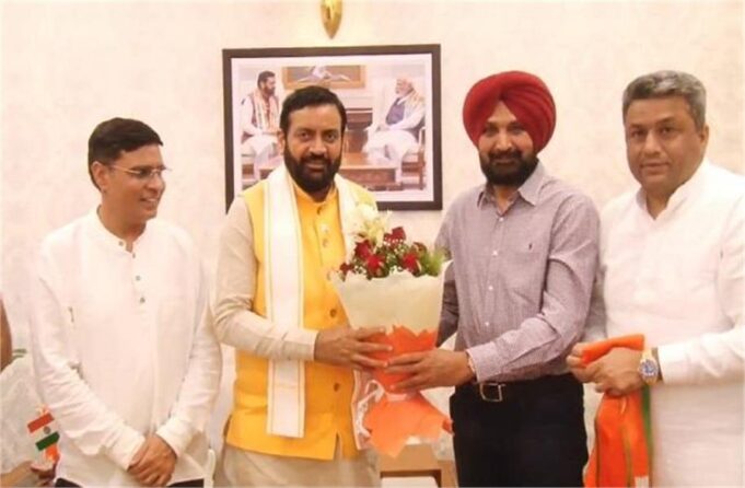 पूर्व अकाली नेता रणजीत गिल भाजपा में हुए शामिल, CM सिंह सैनी ने किया स्वागत