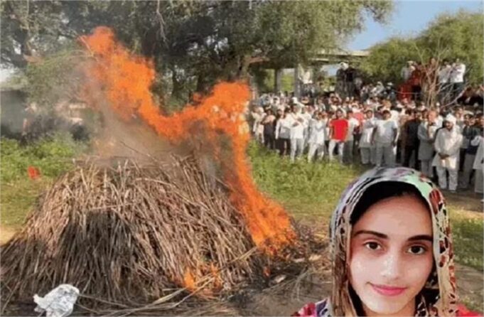 भिवानी में लेडी टीचर मनीषा का हुआ अंतिम संस्कार, छोटे भाई ने दी मुखाग्नि, पिता के नहीं थमे आसूं