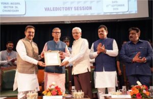 उत्कृष्ट सेवाओं के लिए राम नारायण यादव को राज्यपाल ने किया सम्मानित