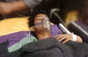 कक्षा में छात्र पर चाकू से हमला, आरोपी का दावा- “स्कूल से नाम कट गया, अब बात इज्जत की है”