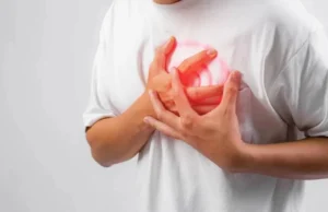 पीठ दर्द बताकर छुट्टी मांगी, 10 मिनट बाद हार्ट अटैक से हुई मौत