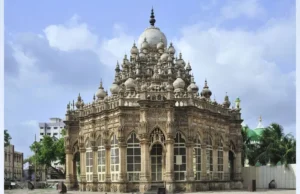 22 साल में तैयार हुआ जूनागढ़ का भव्य मकबरा: चांदी के दरवाजे और संगमरमर के पिलर