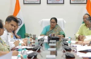 दिल्ली CM रेखा गुप्ता की फोटो पर बवाल, AAP ने कहा- दिल्ली में फुलेरा पंचायत जैसी सरकार