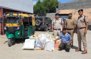 दीवाली से पहले ऑटो में नकली देशी घी की बड़ी खेप पकड़ी, आरोपी पर कार्रवाई