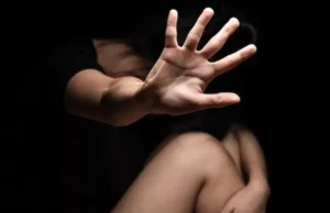 घर में घुसकर दसवीं की छात्रा से छेड़छाड़, विरोध करने पर पीटा और जान से मारने की धमकी दी