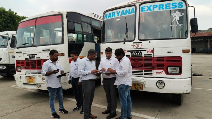 बस अड्डे पर सीएम फ्लाइंग का छापा, चालक-कंडक्टरों में हड़कंप, 1.47 लाख का जुर्माना