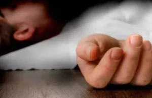 अलमारी के नीचे दबने से 6 साल की बच्ची की मौत, परिवार में मचा कोहराम, इलाके में पसरा मातम