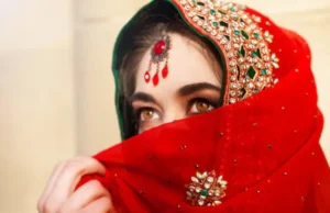 23 साल की दुल्हन ने नाबालिग को धमकी देकर मंदिर में शादी कराई, मांग में सिंदूर भरवाया