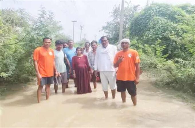 बाढ़ में फंसी 9 महीने की गर्भवती महिला का सफल रेस्क्यू, हेल्पलाइन पर कॉल कर मांगी थी मदद