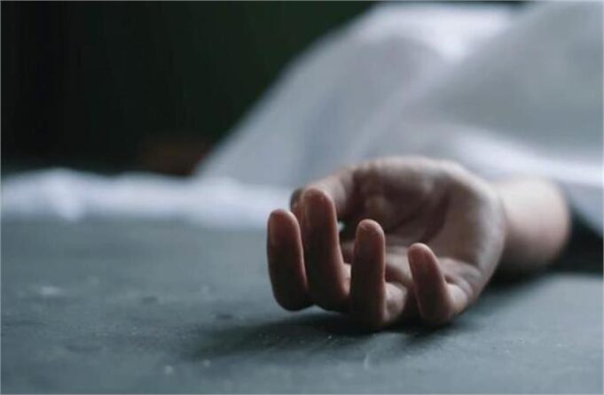 बीए छात्र ने की आत्महत्या, सुसाइड नोट में पिता को ठहराया जिम्मेदार — लिखा, “पापा को तलाक देकर बहन के पास चले जाना”