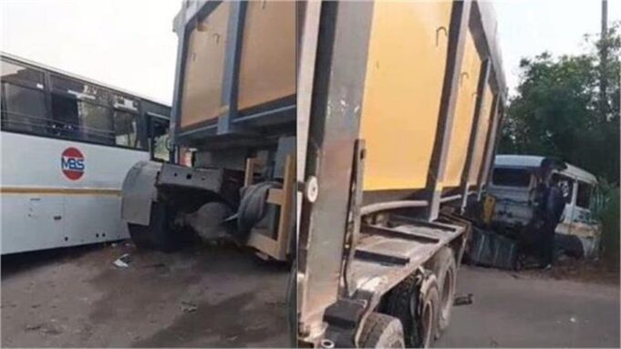 झज्जर: NH पर बस-ट्रक की जोरदार टक्कर, 40 से ज्यादा लोग घायल