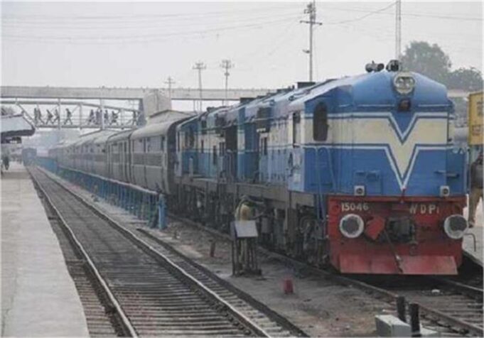 घर वापसी की टेंशन खत्म: भारतीय रेलवे ने बढ़ाई 30 लाख सीटें, टिकट रद्द करने की चिंता भी खत्म