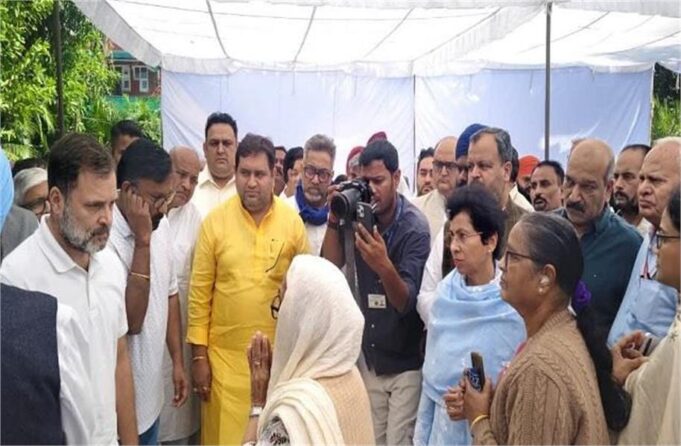 परिवार से मुलाकात के बाद राहुल गांधी ने सरकार पर किया निशाना, हुई लंबी बातचीत