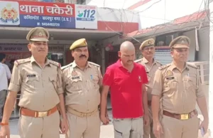 भारत सरकार के स्टीकर और वर्दी का किया दुरुपयोग, डिप्टी कमिश्नर बनकर शराब ठेका दिलाने का दिया झांसा; ऐंठे 16 लाख