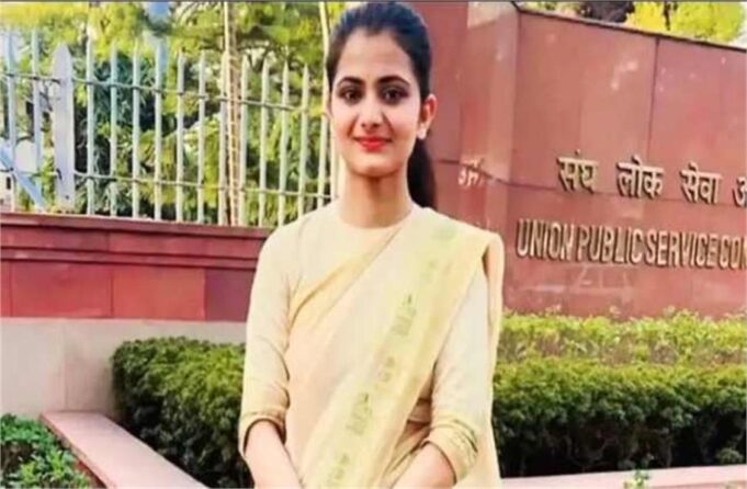 गरीबी और संघर्ष को मात देकर हरियाणा के छोटे गांव की बेटी बनी IAS अफसर