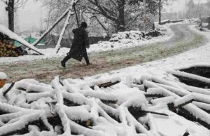 जम्मू-कश्मीर में बर्फबारी का अलर्ट, गुलमर्ग, पहलगाम, कुलगाम और शोपियां में रास्ते हुए बंद