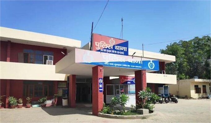 पुलिस राइडर को कार ने टक्कर मारी, बोनट पर गिरने के बाद SPO को घसीटता ले गया चालक