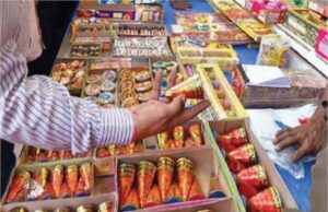 कैंथल में चटर-पटर पटाखों से भरा ट्रक पकड़ा, सोनीपत में अवैध पटाखों का गोदाम बरामद