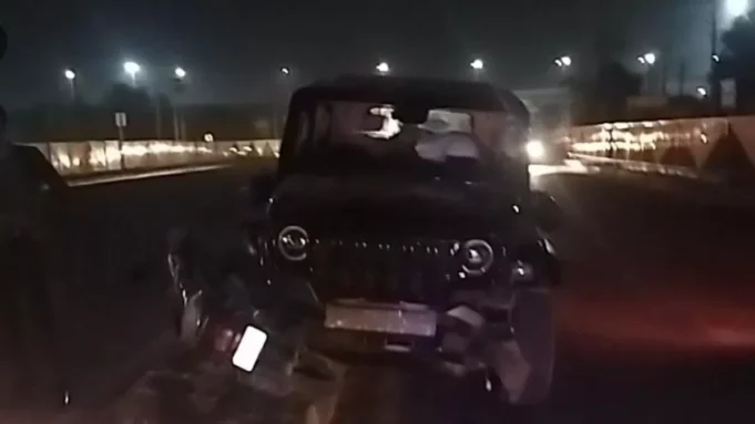 फरीदाबाद में थार ने मचाई दहशत, बेकाबू गाड़ी ने बाइक सवार को कुचला; व्यक्ति गंभीर रूप से घायल